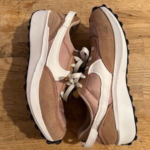 Nike Waffle Debut Running Shoe - Women's size 8.5